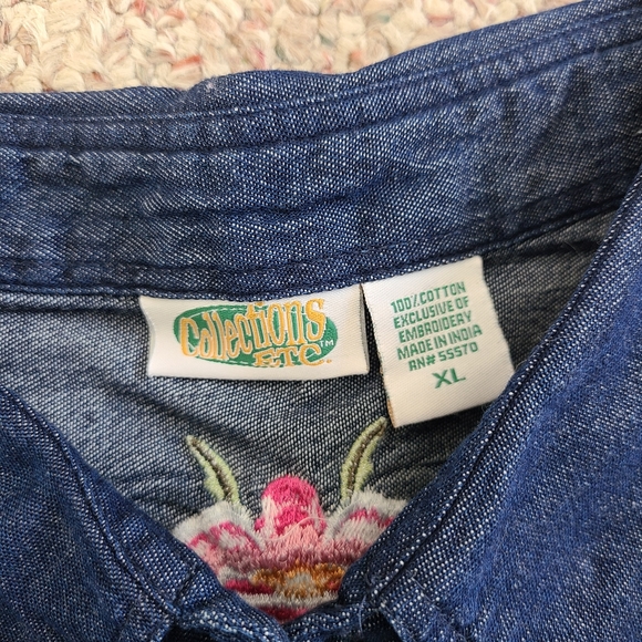 🔥 Collections Etc. Embroidered Denim Button Down Blouse Size XL - Picture 6 of 8
